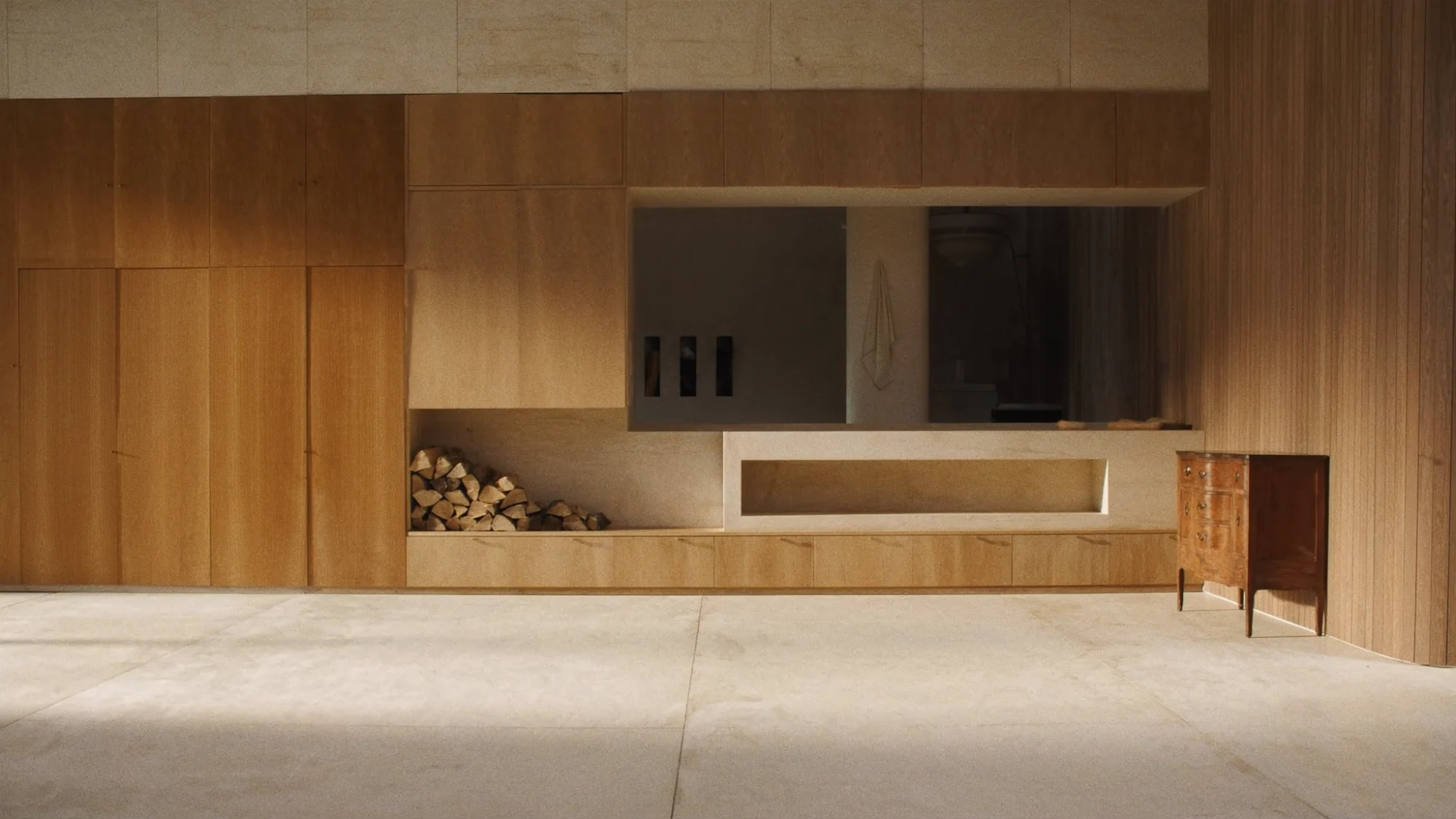 Warm houten interieur met ingebouwd maatwerk